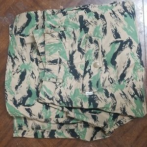 Levi shorts camo like